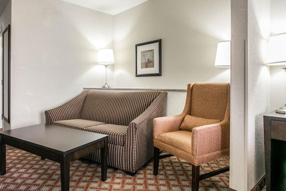 Comfort Suites Columbia Northeast - Fort Jackson Buitenkant foto