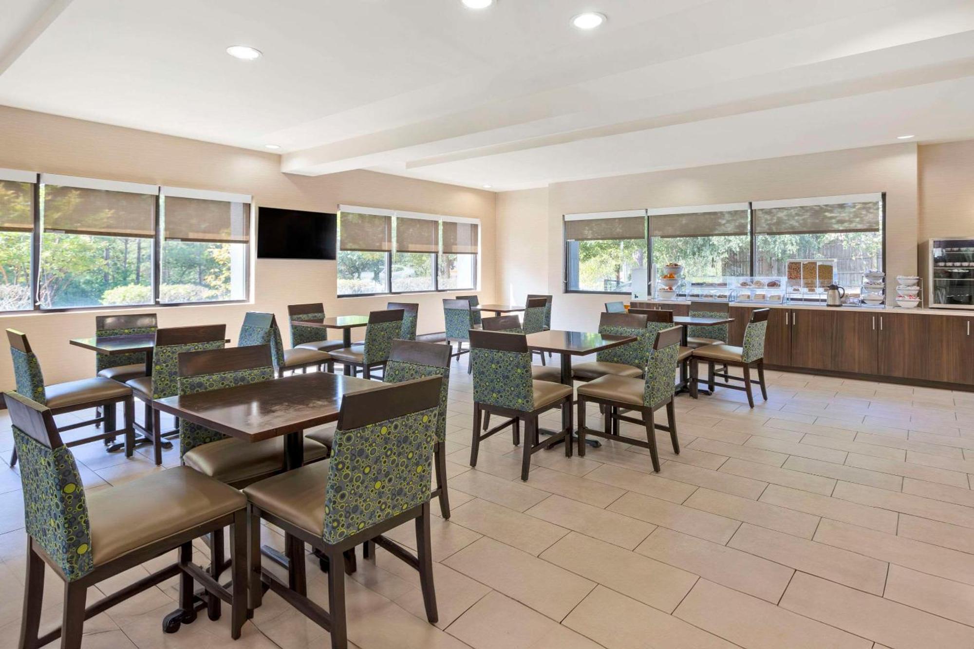 Comfort Suites Columbia Northeast - Fort Jackson Buitenkant foto