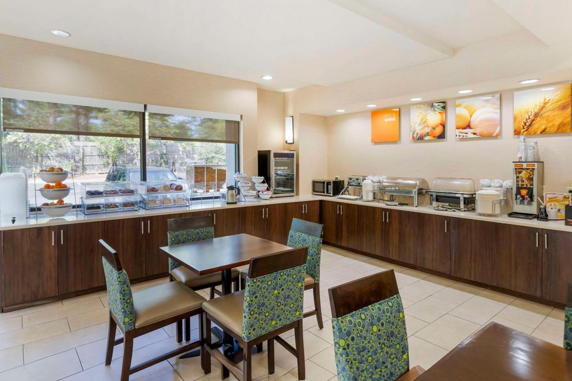 Comfort Suites Columbia Northeast - Fort Jackson Buitenkant foto
